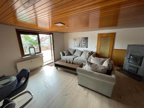 a living room with a couch and a fireplace at Gemütliches Einzelzimmer in Groß Vollstedt - zentral gelegen ideal für Monteuere u Reisende, Gemeinschaftsbad Zimmer Nr 2 in Groß Vollstedt