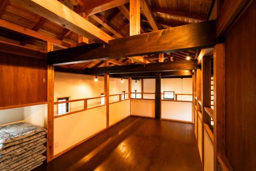 a large room with wooden floors and wooden ceilings at Kuranoyado Matsuya in Fujikawaguchiko