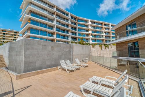 The Pink Palm Apartment by Amazing Madeira