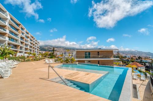The Pink Palm Apartment by Amazing Madeira