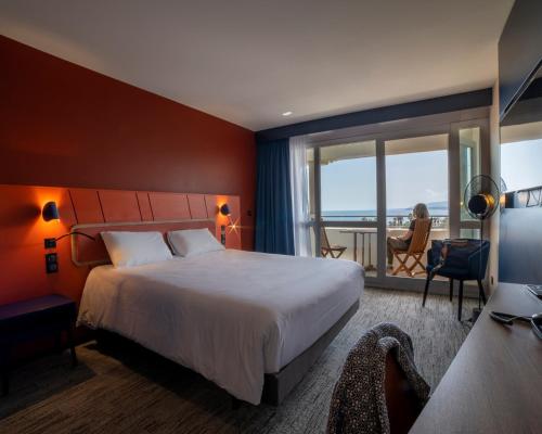 a hotel room with a bed and a balcony at Mercure Thalasso & Spa Port Fréjus in Fréjus