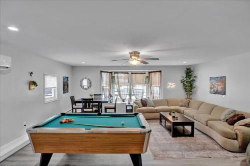 a living room with a pool table in it at Cabin in Long Pond Gameroom Pool Table in Long Pond