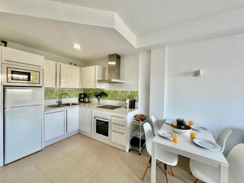 Apartment Large Terrace Sea & Mountain Benalbeach