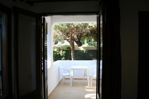 a room with a table and chairs through a door at Aldeia Da Falesia in Albufeira