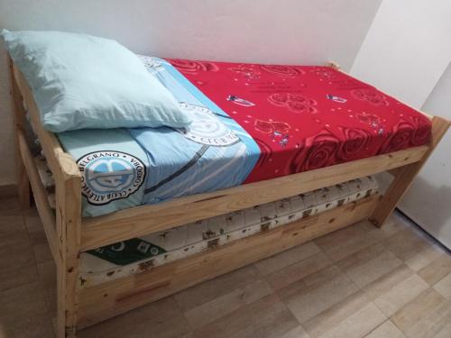 Un pat sau paturi într-o cameră la Alquiler por día paola