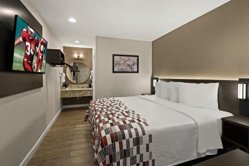 Red Roof Inn Carson - Wilmington, CA Image