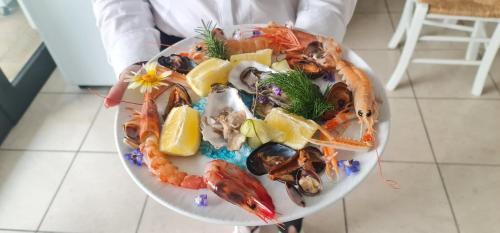 Comida en o cerca de este hotel