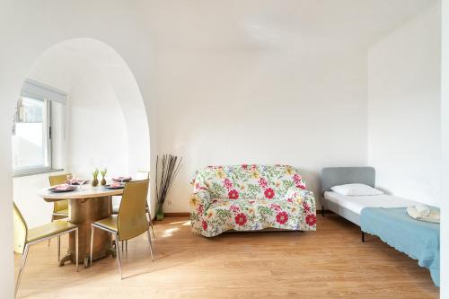 a bedroom with a bed and a table with a tableablish at BLife Bandaya private apartment in Faro