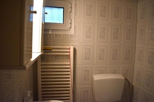 Ванна кімната в MADI Gardens House