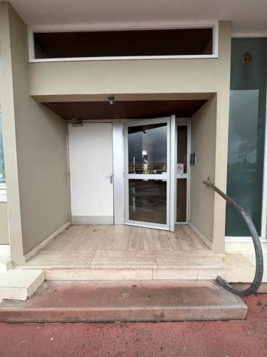 Photo de la galerie de l'établissement Azurite, Appt calme avec vue sur le port, à Courseulles-sur-Mer