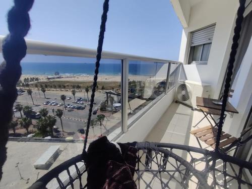 a balcony with a view of the beach at סוויטת פאר מול הים in Ashdod
