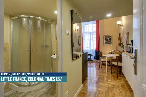 Koupelna v ubytování Little Americas USA Colonial Times Apartments
