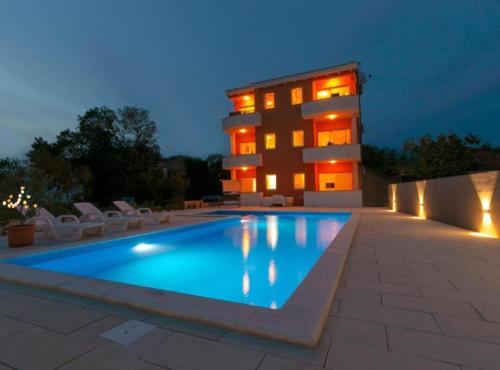 M&B Green Oasis with pool and jacuzzi