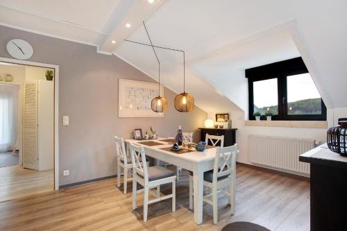 a kitchen and dining room with a white table and chairs at Ferienwohnung Pöttner in Germete