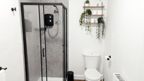 Ένα μπάνιο στο Eden Apartments