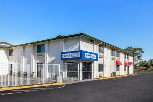 a building with a sign on the front of it at Americas Best Value Inn - Lincoln Airport in Lincoln