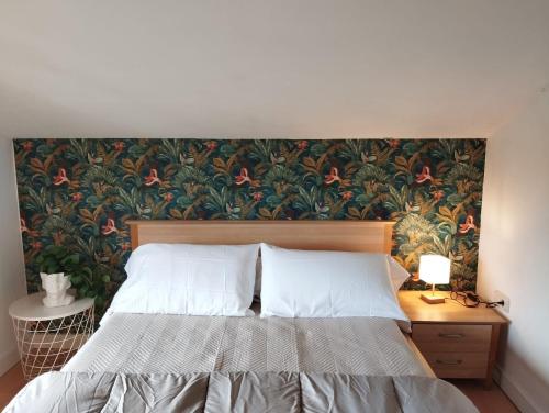 a bedroom with a large bed with a floral wallpaper at Isla in Oiartzun