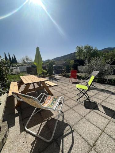 Φωτογραφία από το άλμπουμ του Appartement les Mésanges en rez de jardin -terrasse-2 chambres-parking σε Le Poët-Laval