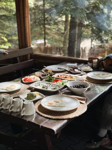 a table with plates of food on top of it at Ala Glamping in Mudurnu