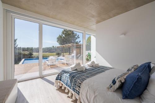 Ένα ή περισσότερα κρεβάτια σε δωμάτιο στο Comporta Brejos Villa