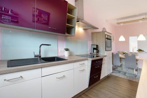 Kuchyň nebo kuchyňský kout v ubytování Haus Eiderblick