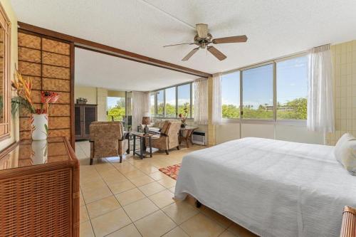 Postel nebo postele na pokoji v ubytování Haleakala Shores A305