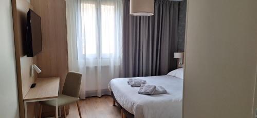 Ένα ή περισσότερα κρεβάτια σε δωμάτιο στο Hôtel Beaurivage
