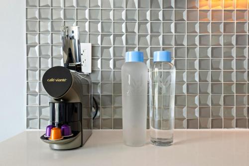 Příslušenství pro přípravu čaje a kávy v ubytování ABAE Hotel by Eskape Collection