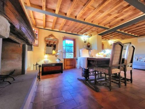 Giường trong phòng chung tại Buena Vista, sea view renovated rural house
