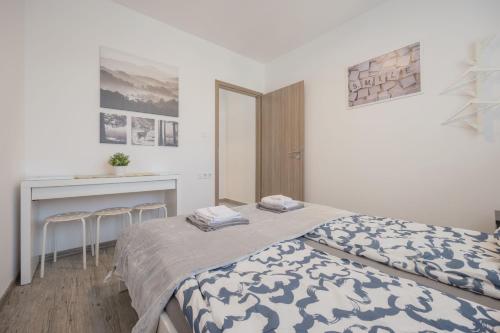 Bright Top Floor Home with free parking 1097 Budapest, 2-4 Drégely utca kép - 3