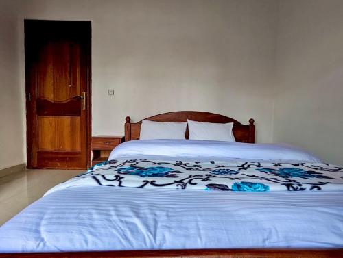 Łóżko lub łóżka w pokoju w obiekcie Inshuti Home Stay