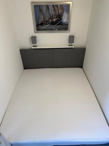 Letto o letti in una camera di Ferienvermietung Fehmarn Captains Corner Südstrand WHG 59-110