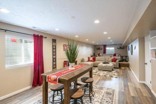 希伯城Fully loaded, 12 beds, cool bunk room, hot tub!的相册照片