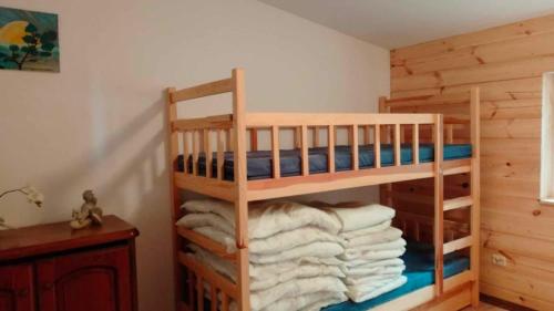 Krevet ili kreveti na sprat u jedinici u okviru objekta Oleandria-,, Domek Mięta"