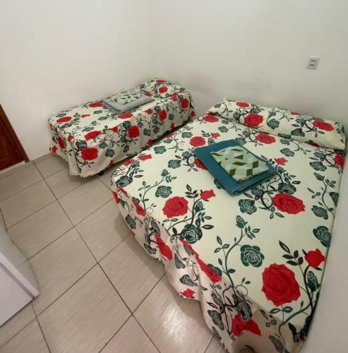 two tables in a room with flowers on them at Hotel SANTA CLARA in Belém