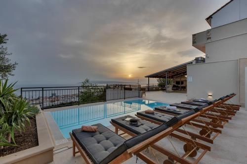 Villa Irena with heated pool and sea view