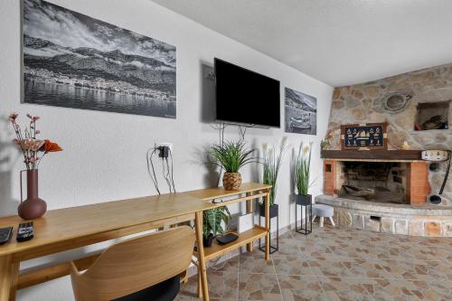 Villa Irena with heated pool and sea view