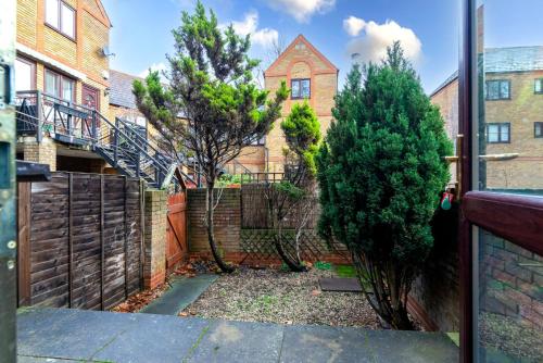 GuestReady - 4BR Home in Surrey Quays Canada Water