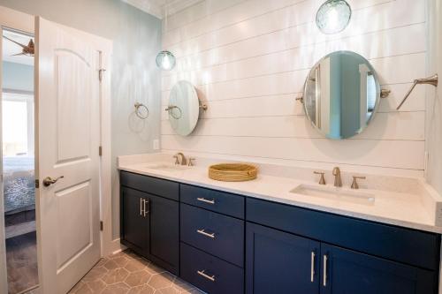 a bathroom with a sink and a mirror at The Bend and Snapper in Carolina Beach