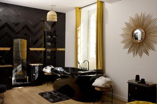 Φωτογραφία από το άλμπουμ του L ost in Sensations -Hébergements Insolites et Suites de luxe Spa Sauna Piscine Forêt σε Marcenas