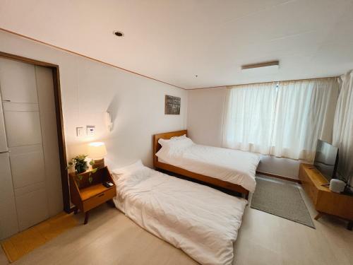 Postel nebo postele na pokoji v ubytování Easy access to Metro