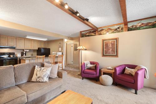 Dapur atau dapur kecil di Trails End 211 by Great Western Lodging