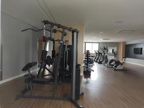 a gym with several treadmills and machines in a room at Apartamento de Alto Padrão Próximo à UFPE & Hospital Das Clínicas in Recife