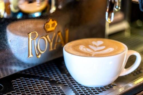 Kemudahan buat kopi dan teh di Kakukk Vendéglő Panzió