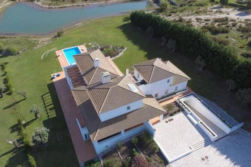 an aerial view of a house with a swimming pool at VILLA MARTIN in Óbidos