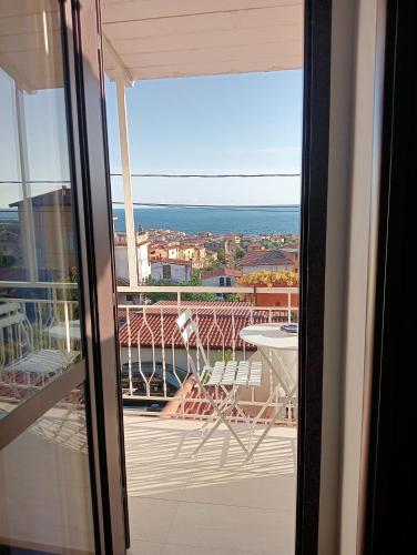 Vista generica sul mare o vista sul mare dall'interno del bed & breakfast