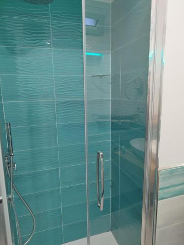 Un baño de SoleMare Rooms "Smeraldo"