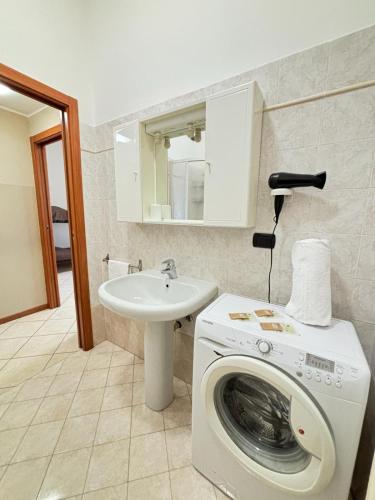 a bathroom with a washing machine and a sink at Residence Oasi Di Monza in Monza