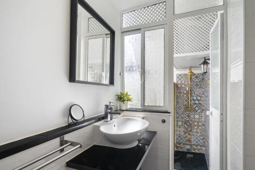 WHome Stylish Family Residence in the Heart of Chiado