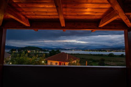 O FOTIS , Restaurant , Studios & Apartments